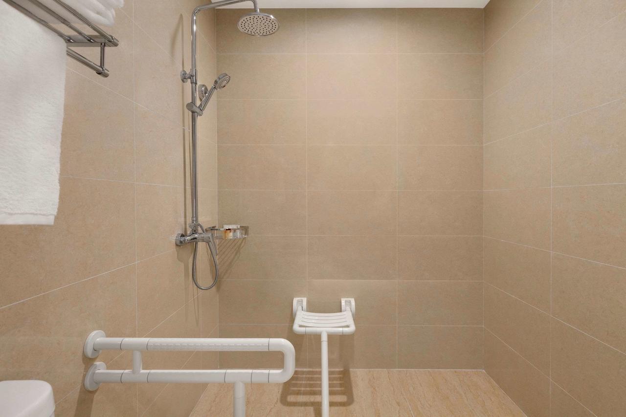 Ramada Shanghai Minhang Екстериор снимка